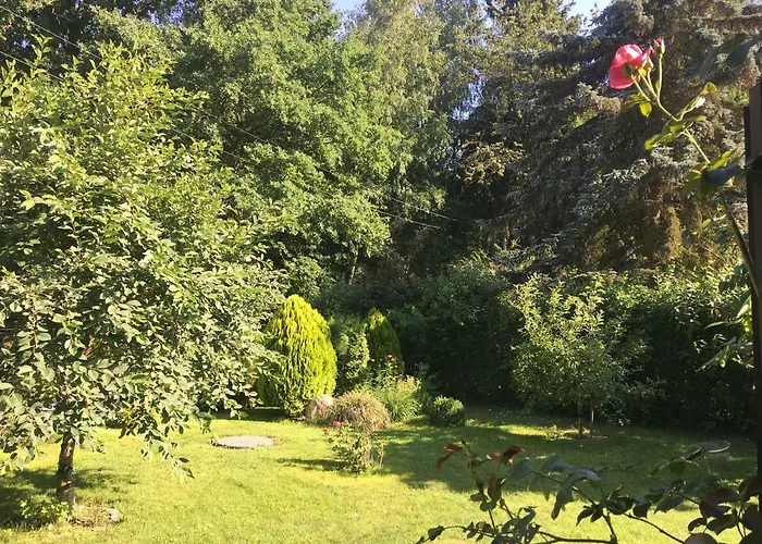 Holzhaus Trollbluemchen Am Wald Und نيوروبين