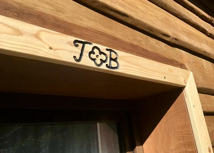 بيت للعطل Holzhaus Trollbluemchen Am Wald Und نيوروبين